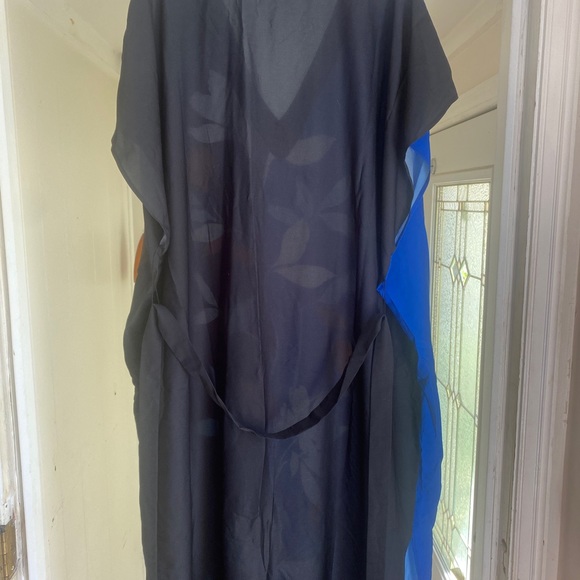 Printed Maxi Dress - Picture 6 of 8